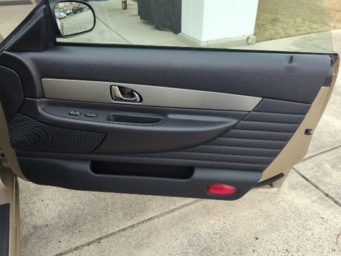 Used 2005 Ford Thunderbird image 16