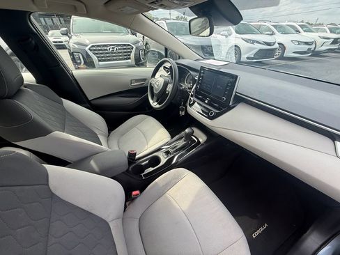 Used 2020 Toyota Corolla LE FWD image 25