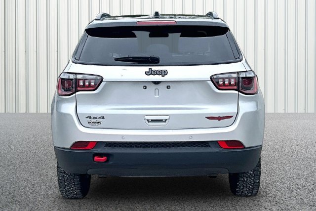 Used 2025 Jeep Compass Trailhawk AWD/4WD image 4