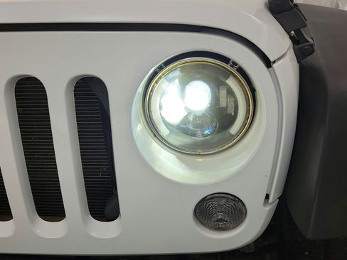 Used 2014 Jeep Wrangler Sport AWD/4WD image 27