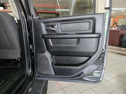 Used 2018 RAM 1500 Express w/ Black Ram 1500 Express Group AWD/4WD image 16