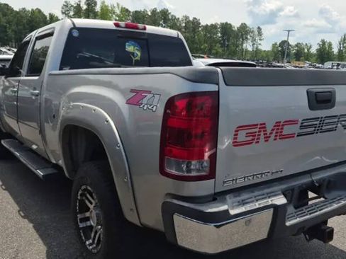 Used 2008 GMC Sierra 2500 SLT w/ Z71 Off-Road Package AWD/4WD image 2