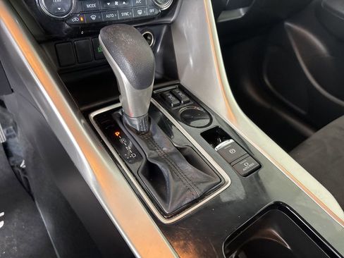 Used 2022 Mitsubishi Eclipse Cross SE image 19