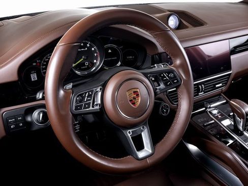 Used 2022 Porsche Cayenne Turbo S image 34