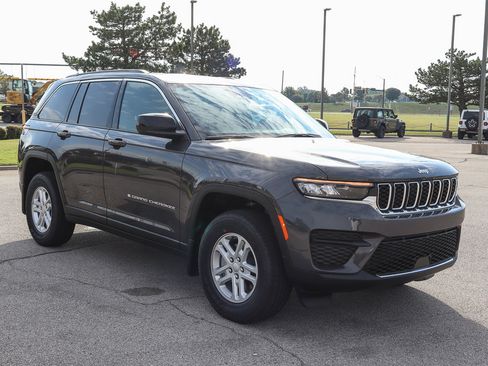 New 2025 Jeep Grand Cherokee Laredo w/ Luxury Tech Group I image 4