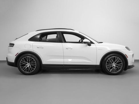 Used 2025 Porsche Macan Electric image 11