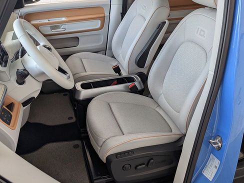 Used 2025 Volkswagen ID. Buzz 1st Edition RWD image 2