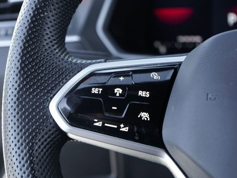 Used 2022 Volkswagen Tiguan SE R-Line image 24