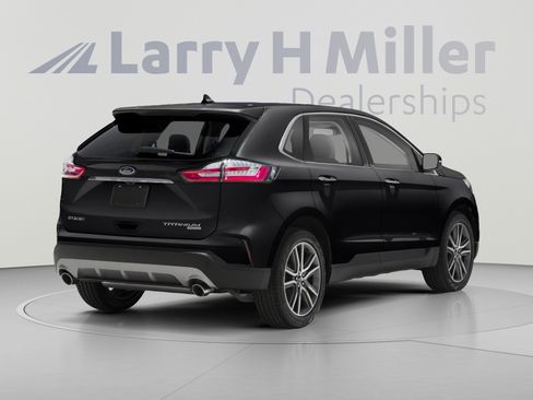 Used 2019 Ford Edge Titanium w/ Equipment Group 301A FWD image 2