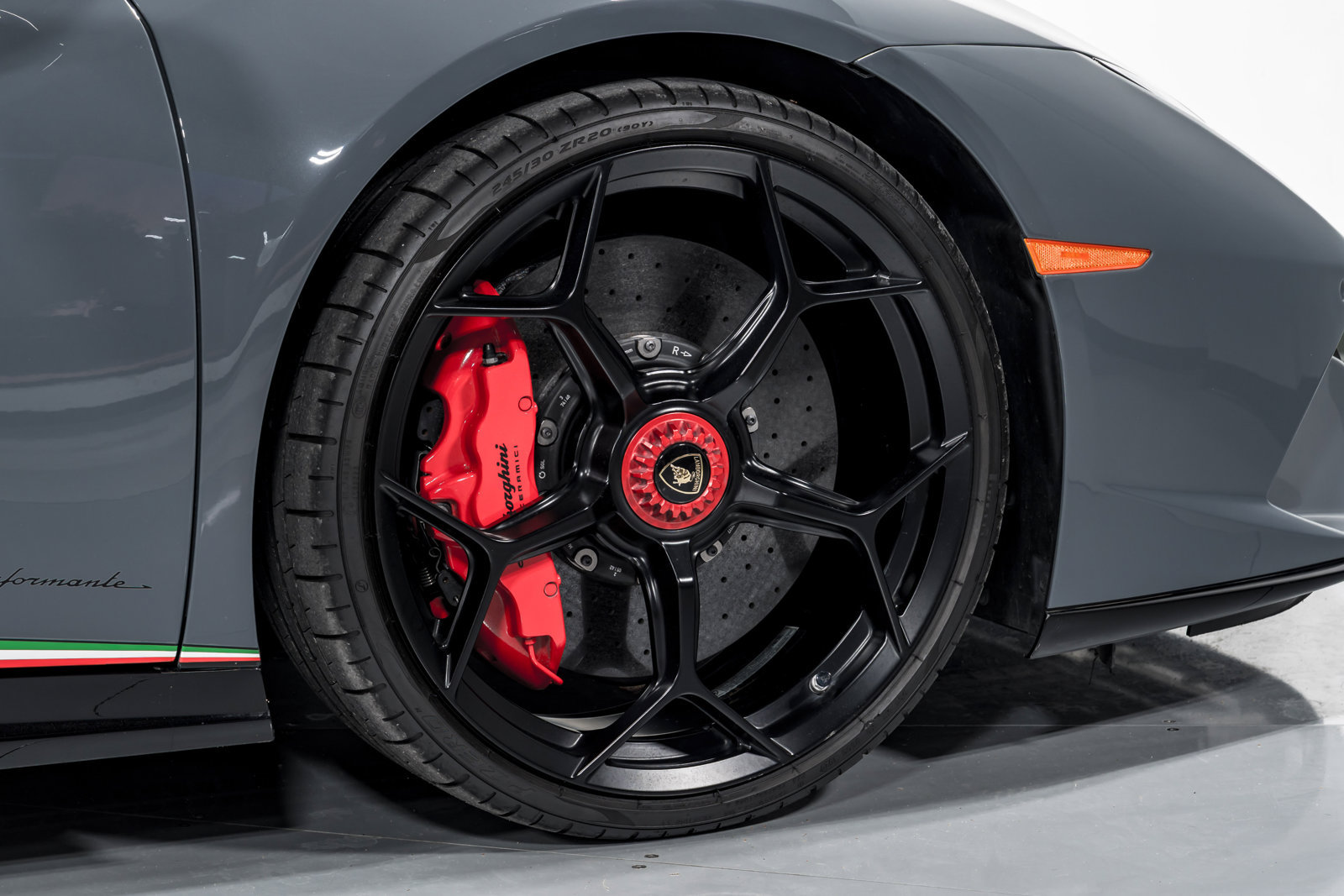 Used 2018 Lamborghini Huracan Performante AWD/4WD image 45