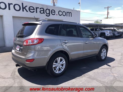 Used 2012 Hyundai Santa Fe Limited w/ Navigation Pkg 4 FWD image 8