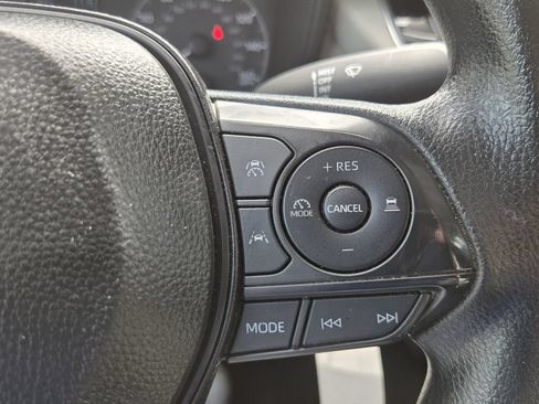Used 2025 Toyota Corolla LE FWD image 27