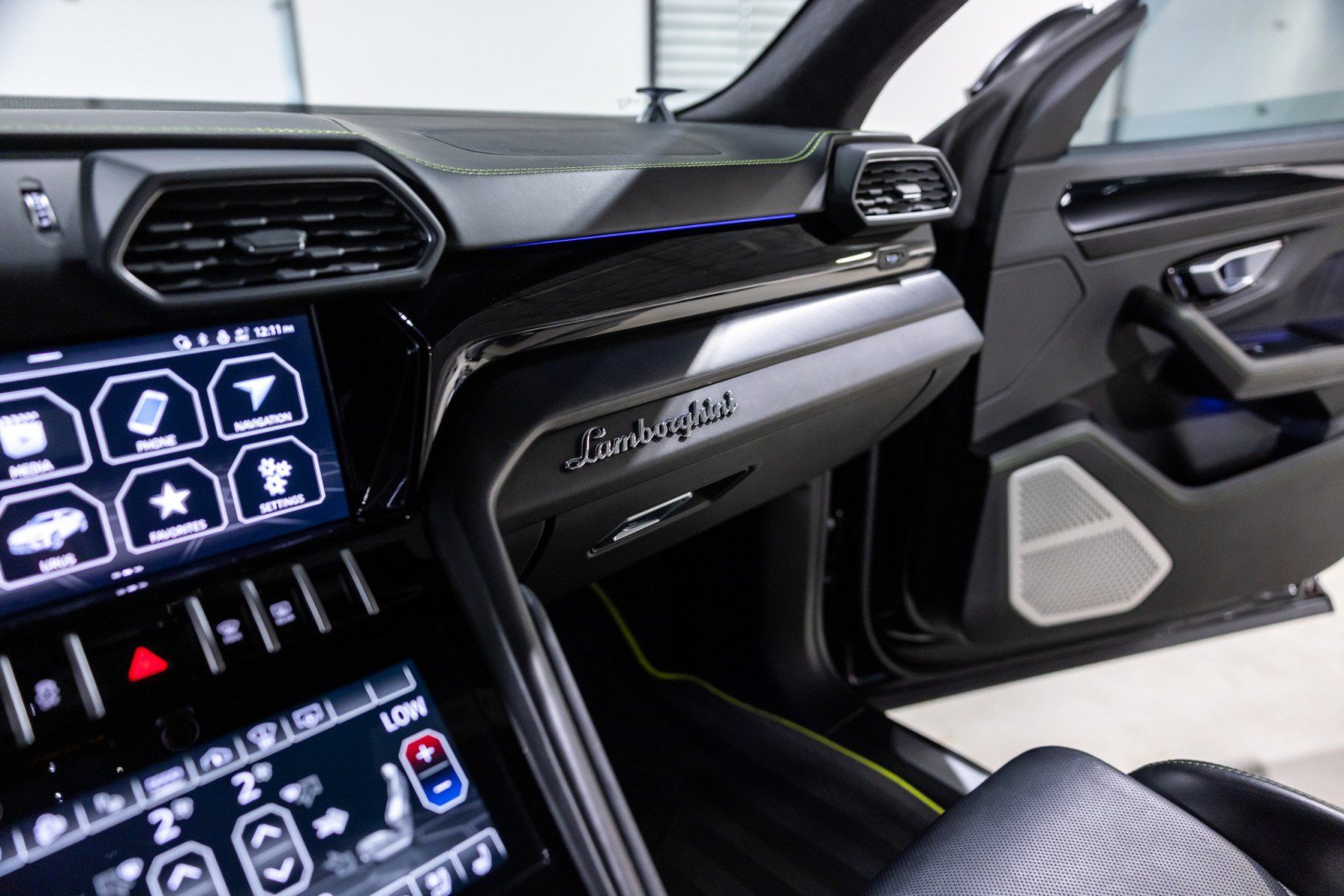 Used 2022 Lamborghini Urus AWD/4WD image 49