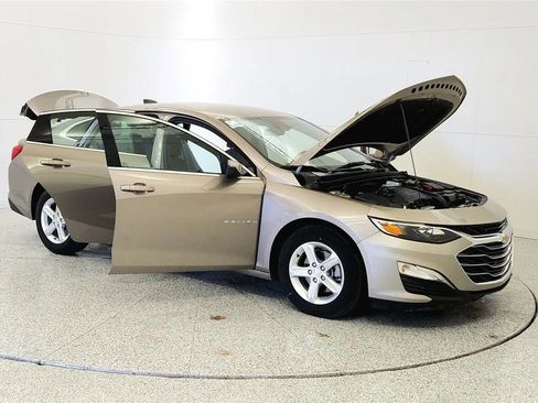 Used 2025 Chevrolet Malibu LS FWD image 9