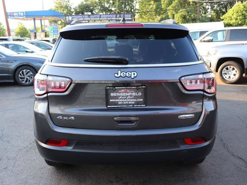 Used 2024 Jeep Compass Latitude AWD/4WD image 4