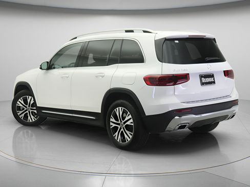 New 2026 Mercedes-Benz GLB 250 image 2