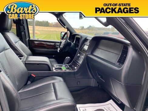 Used 2017 Lincoln Navigator Reserve image 16