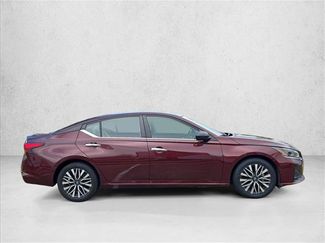 Used 2025 Nissan Altima 2.5 SV FWD video 4