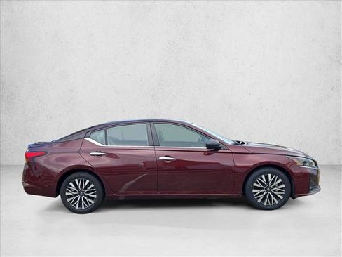 Used 2025 Nissan Altima 2.5 SV FWD image 4