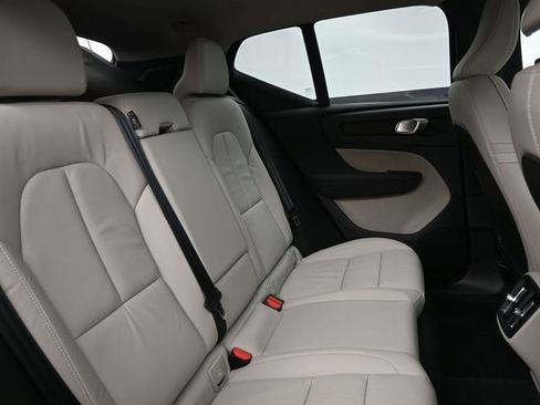 Used 2023 Volvo XC40 B5 Ultimate w/ Climate Package image 33