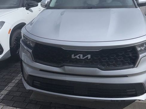 Used 2023 Kia Sorento EX FWD image 2
