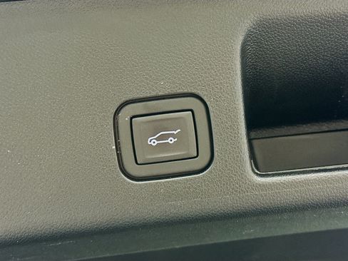 Used 2024 Chevrolet Equinox EV RS FWD image 28