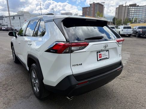 Used 2022 Toyota RAV4 XLE image 5