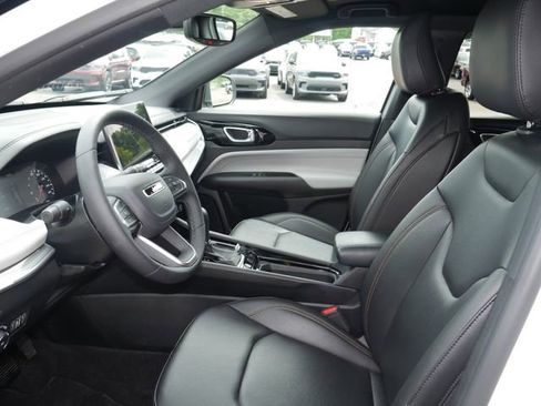 Used 2024 Jeep Compass Limited AWD/4WD image 2