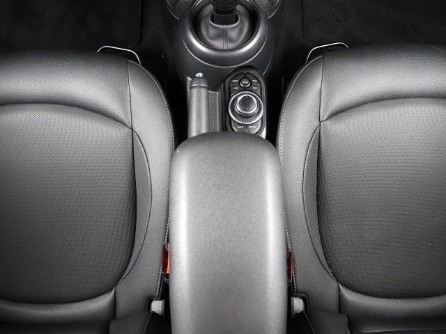Used 2024 MINI Cooper 2-Door Hardtop FWD image 22