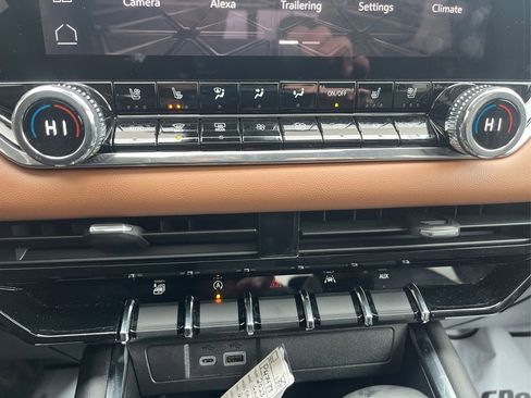 Used 2023 GMC Canyon AT4 w/ AT4 Premium Package image 29