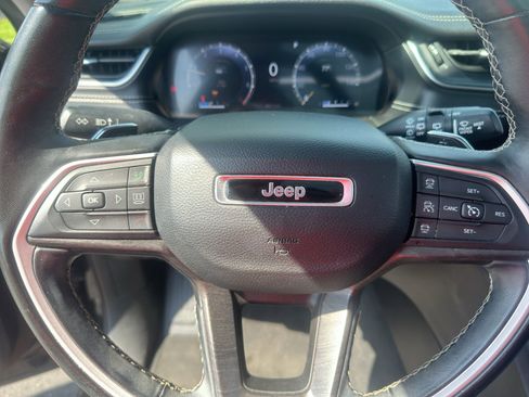 Used 2022 Jeep Grand Cherokee L Limited image 19