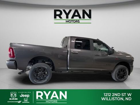 New 2026 RAM 2500 Laramie AWD/4WD image 13