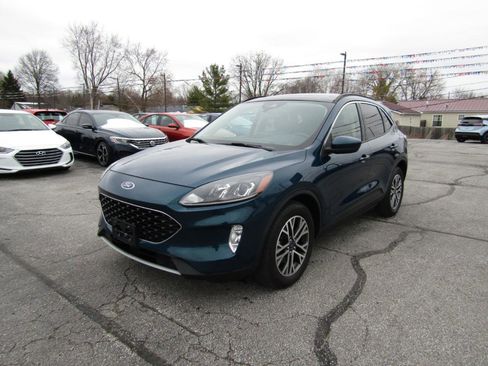 Used 2020 Ford Escape SEL image 3