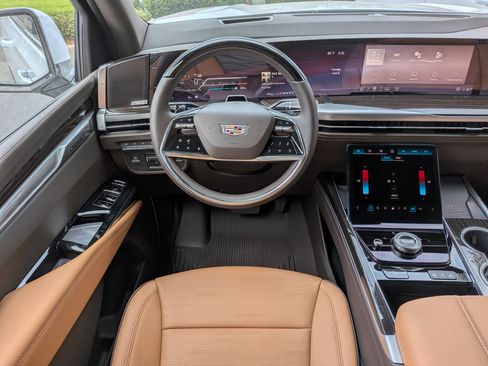 New 2026 Cadillac Escalade Luxury w/ Touring Package AWD/4WD image 15