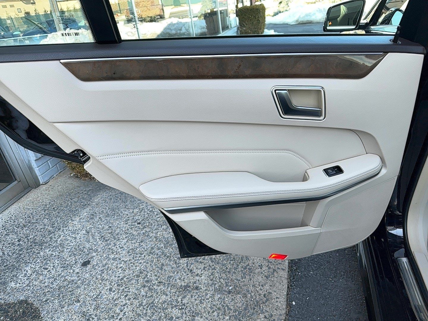 Used 2014 Mercedes-Benz E 350 4MATIC Sedan image 19