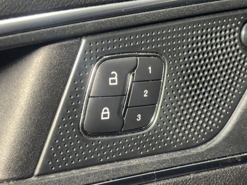 Used 2019 Ford Edge Titanium image 31