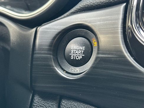 Used 2022 Jeep Grand Cherokee Laredo X image 29