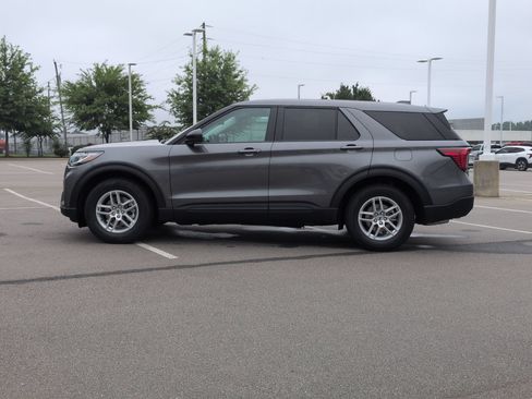 New 2026 Ford Explorer Active RWD image 7