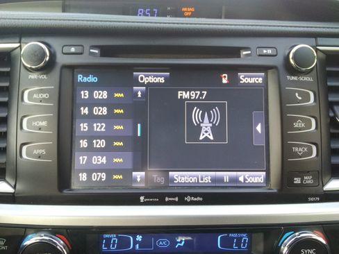 Used 2017 Toyota Highlander AWD V6 image 23