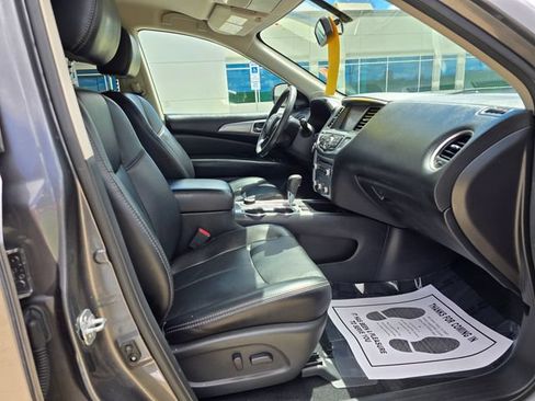 Used 2017 Nissan Pathfinder SL w/ SL Tech Package AWD/4WD image 12