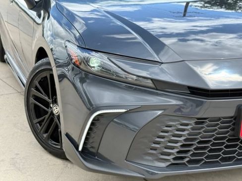 Used 2025 Toyota Camry SE w/ Convenience Package FWD image 3