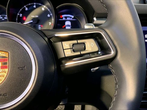 Used 2025 Porsche Macan image 28