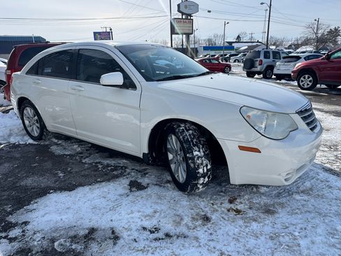 Used 2010 Chrysler Sebring Limited image 3