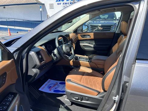 Used 2022 Nissan Pathfinder Platinum w/ Cargo Package image 11