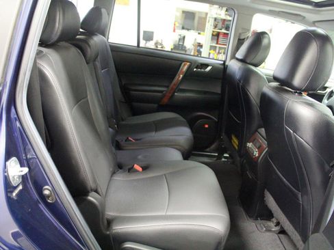 Used 2011 Toyota Highlander Limited w/ Tow Pkg AWD/4WD image 30