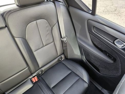Certified 2025 Volvo XC40 B5 Plus AWD/4WD image 17