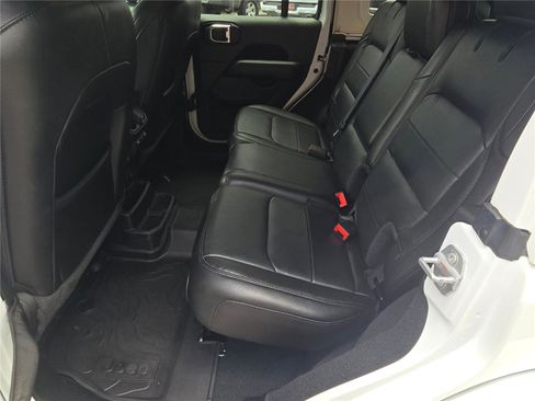 Used 2023 Jeep Wrangler Unlimited Sahara AWD/4WD image 16