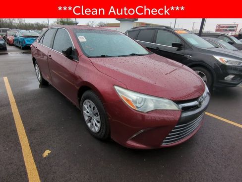 Used 2016 Toyota Camry LE image 3