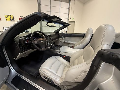 Used 2006 Chevrolet Corvette Convertible w/ Preferred Equipment Group RWD image 29