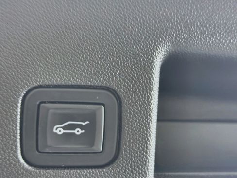 Used 2022 Chevrolet Equinox LT FWD image 28